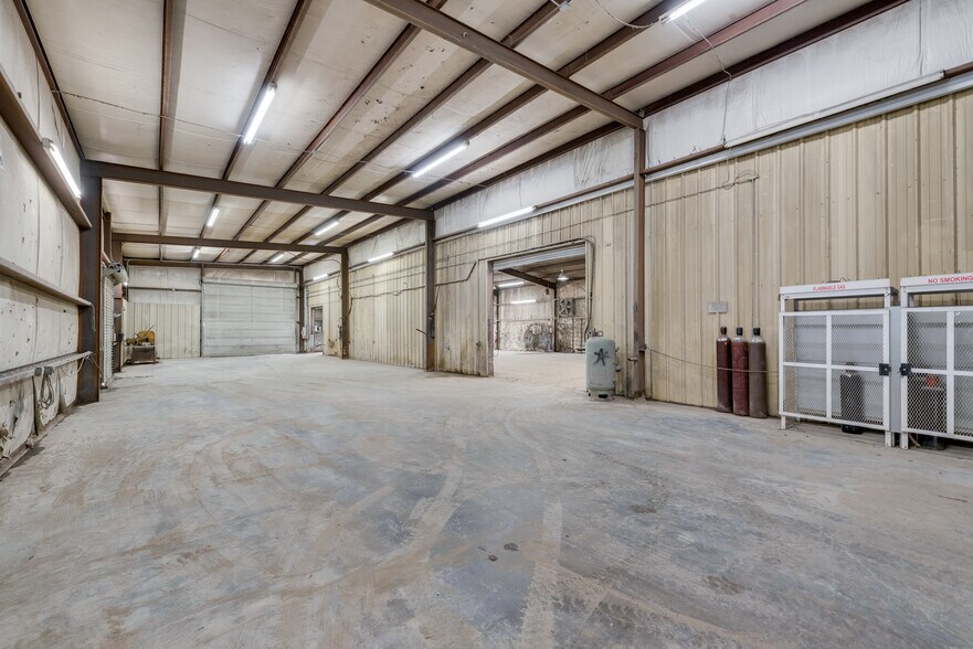 More Photos Of 4331 Cement Valley Rd, Midlothian Warehouse For Sale