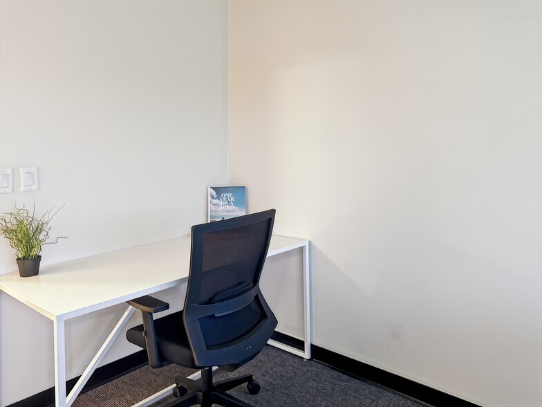 More Photos Of 1351 N Alma School Rd, Chandler Coworking Space