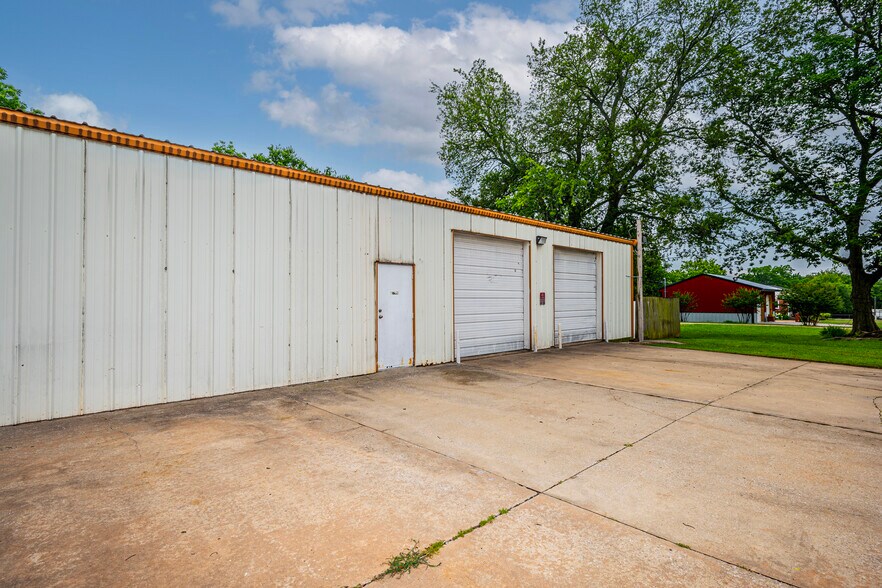 More Photos Of 116 N 2nd St, Noble Light Manufacturing For Lease