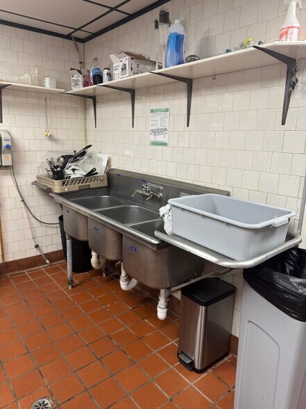 More Photos Of 32400 Geneva Rd, Salem General Retail For Sale