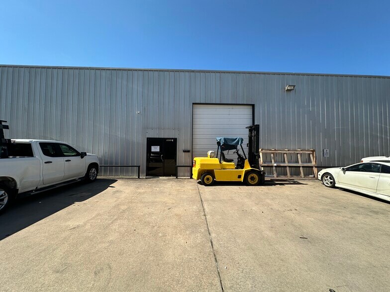 More Photos Of 5485 W Sam Houston Pky N, Houston Unknown For Lease