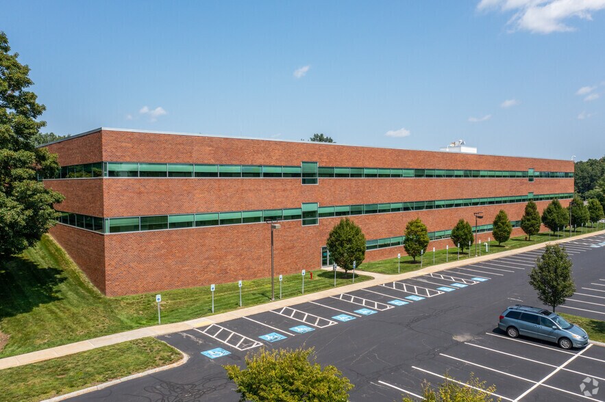 More Photos Of 550 King St, Littleton Unknown For Lease