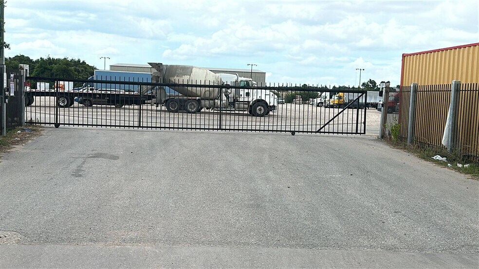 More Photos Of 11900 FM 529 Rd, Jersey Village Land For Lease