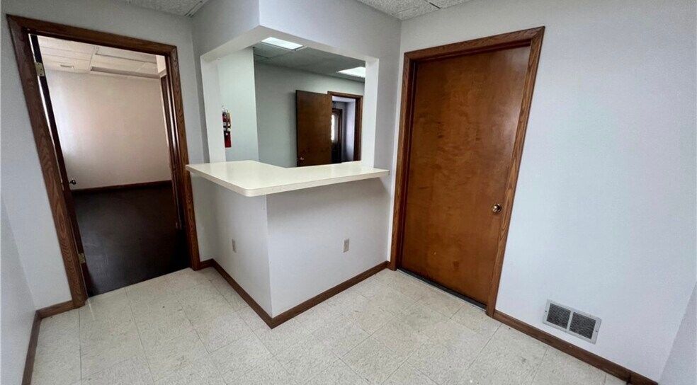 More Photos Of 438 Line Ave, Ellwood City Office For Sale