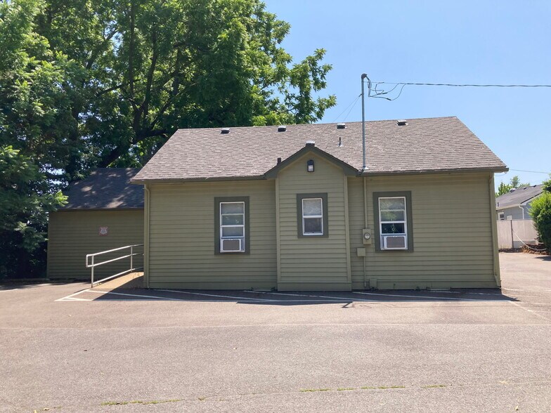 More Photos Of 2596 12th Pl SE, Salem Medical For Sale