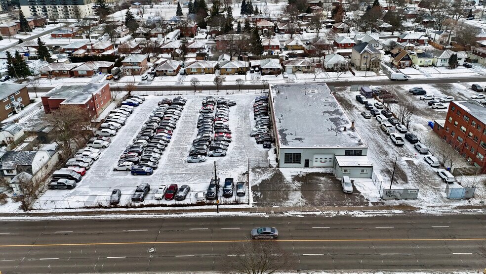 More Photos Of 188 Park Rd S, Oshawa Service For Sale