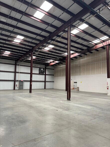 More Photos Of 8305 Springdale Rd, Austin Showroom For Lease