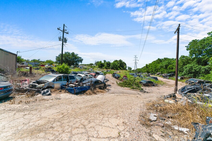 More Photos Of 10466 Central Expy, Dallas Auto Salvage Facility For Sale