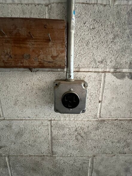 More Photos Of 1040 High St, Atwater Auto Repair For Lease