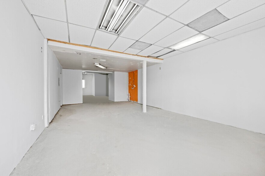 More Photos Of 2461-2471 Pembroke Rd, Hollywood Unknown For Lease