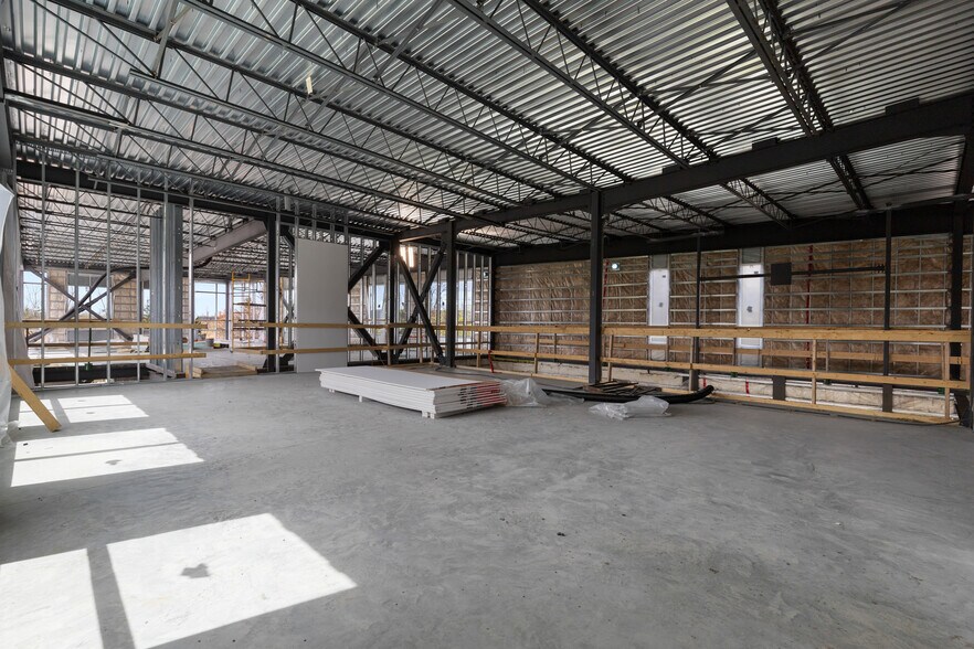 More Photos Of 1250 Rte Édouard-VII, Saint-philippe Showroom For Lease