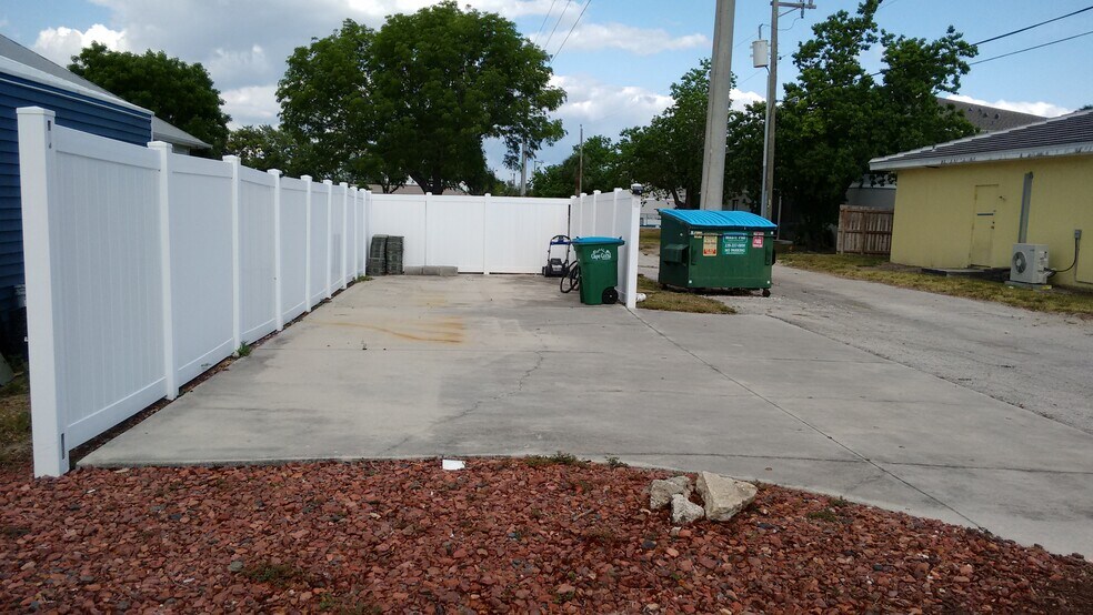 More Photos Of 506 SW 47th Ter, Cape Coral Medical For Sale