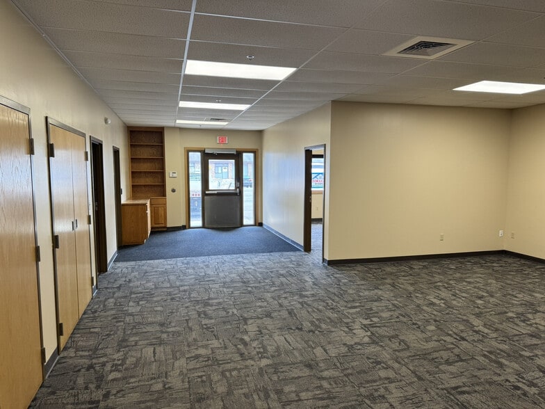 More Photos Of 400 Chapel Rd, South Windsor Flex For Sale