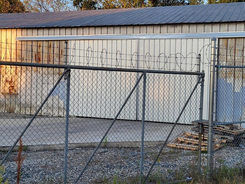 More Photos Of 237 W Liddell St, Charlotte Warehouse For Lease