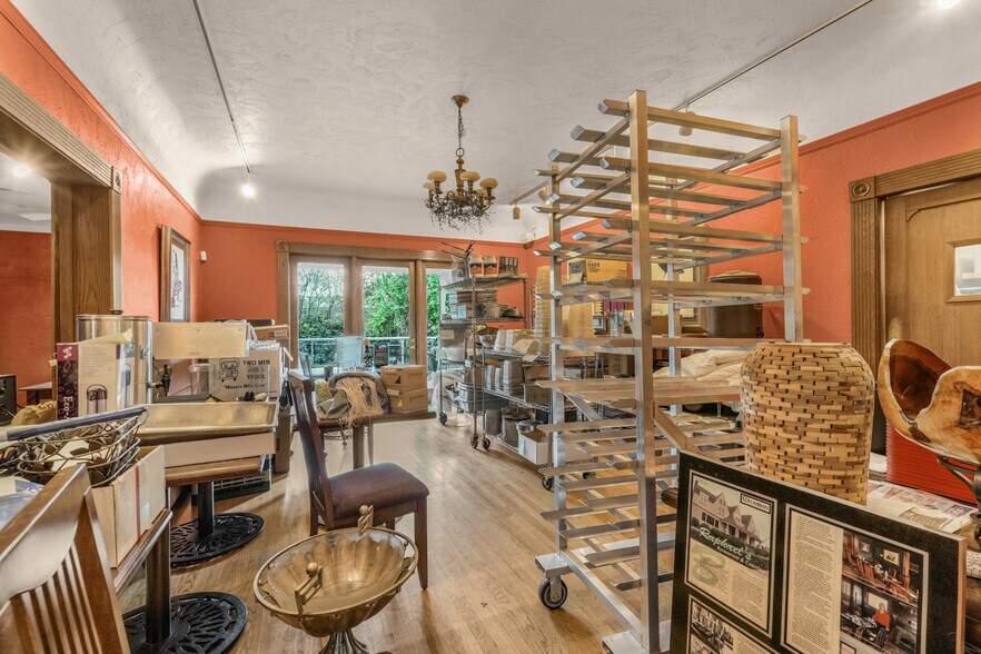 More Photos Of 233 SE 4th St, Pendleton Restaurant For Sale