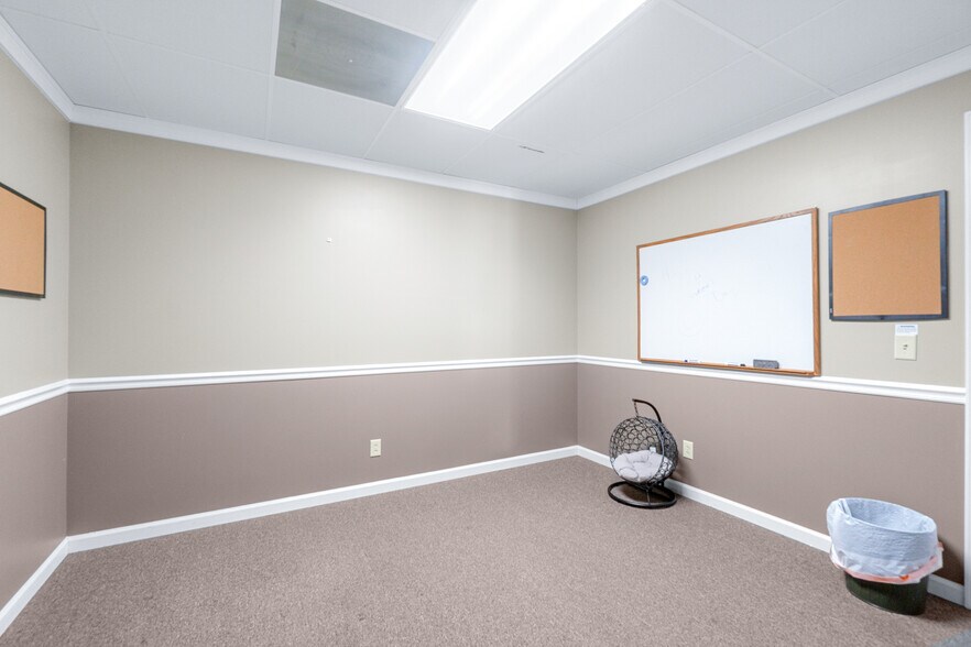 More Photos Of 3565 Main St, Jasper Office For Sale