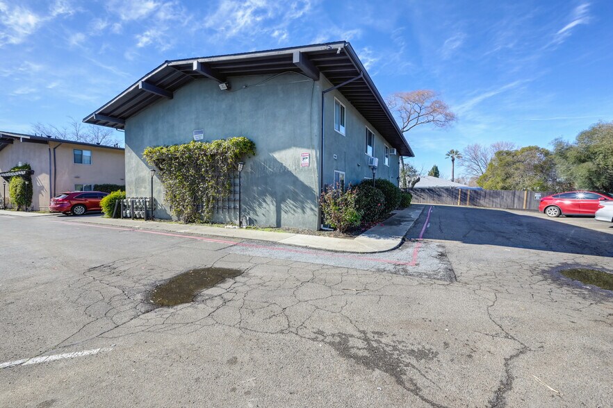 More Photos Of 10501 Croetto Way, Rancho Cordova Apartments For Sale