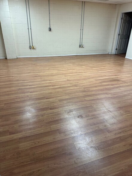 More Photos Of 916 Puuhale Rd, Honolulu Warehouse For Lease