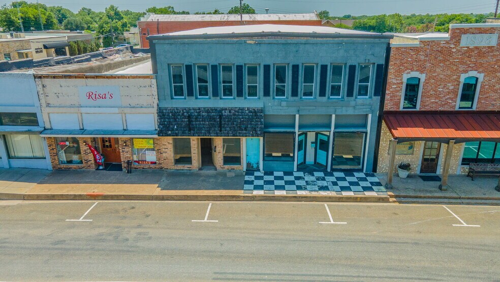More Photos Of 221 S Main St, McGregor Storefront Retail Office For Sale