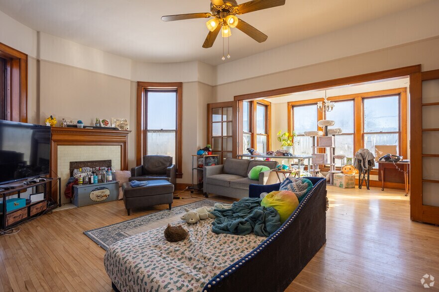 More Photos Of 814 Center Ave, Bay City Apartments For Sale
