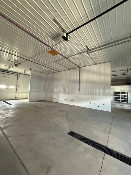More Photos Of 302 S Birkey St, Bremen Warehouse For Lease