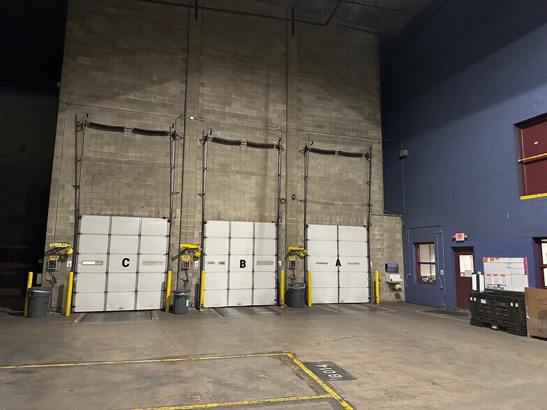 More Photos Of 3610 E Kearney St, Springfield Warehouse For Lease