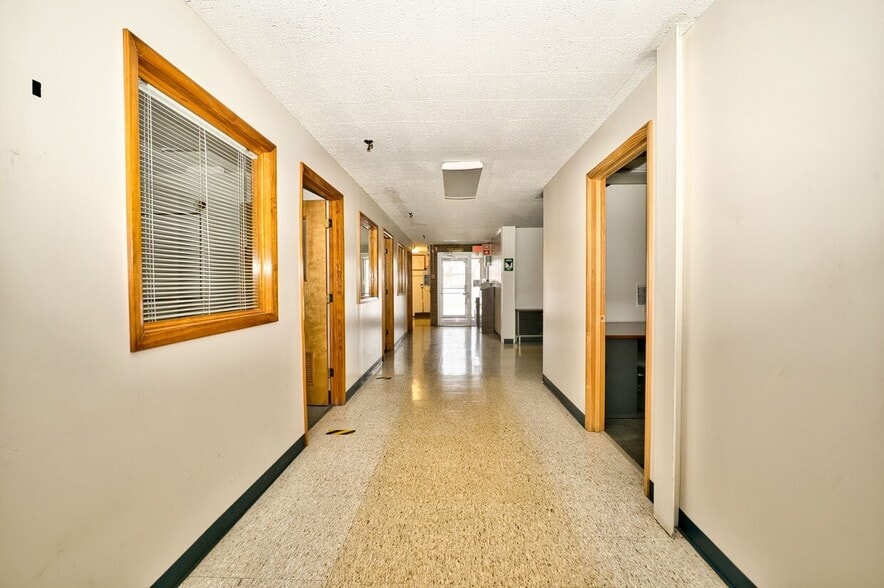 More Photos Of 651 S Martin Luther King Jr Ave, Waukegan Warehouse For Sale