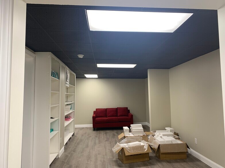 More Photos Of 488 Grafton St, Worcester Storefront Retail Office For Lease