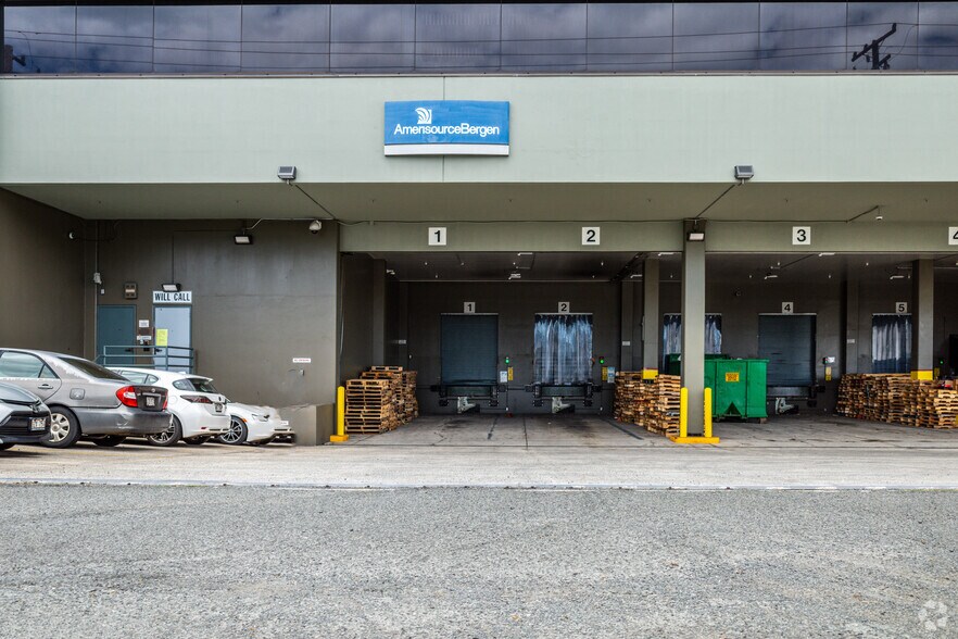 More Photos Of 238 Sand Island Access Rd, Honolulu Warehouse For Lease