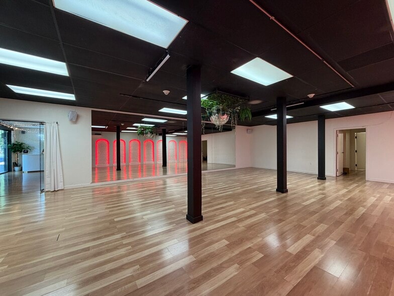 More Photos Of 2020 I St, Sacramento Storefront Retail Office For Lease