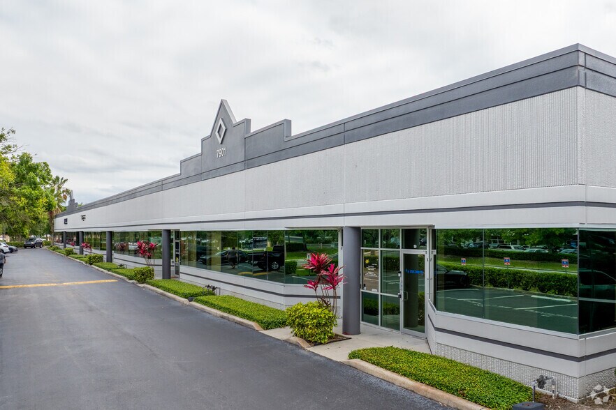 Primary Photo Of 7901 Kingspointe Pky, Orlando Showroom For Lease