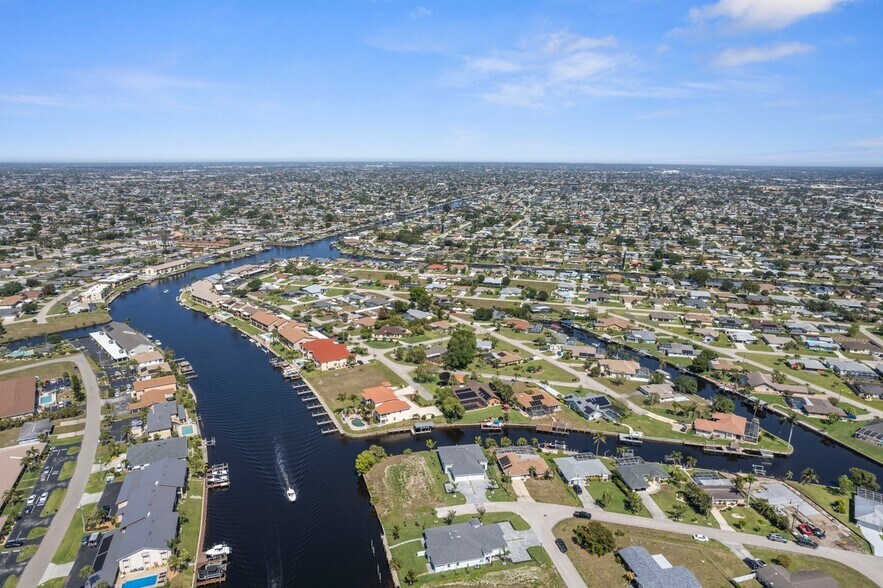 More Photos Of 1107 SE 38th St, Cape Coral Apartments For Sale