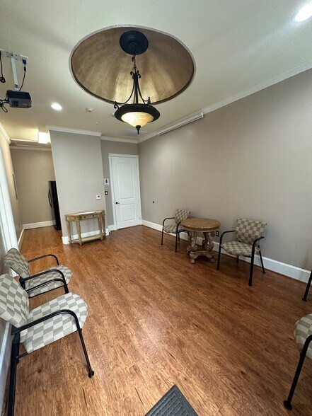 More Photos Of 256 Ed English Dr, Shenandoah Medical For Sale