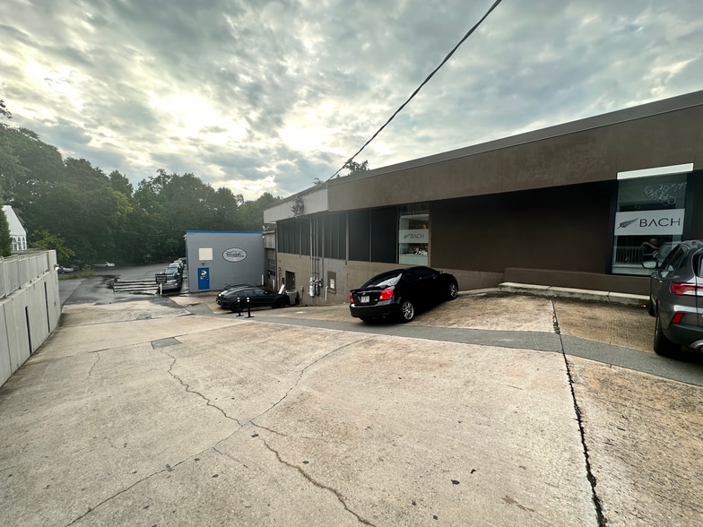 More Photos Of 3097 Piedmont Rd NE, Atlanta Freestanding For Lease