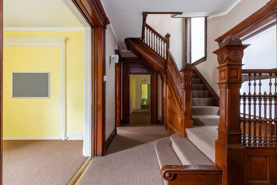 More Photos Of 1092 Main St, Buffalo Office For Lease