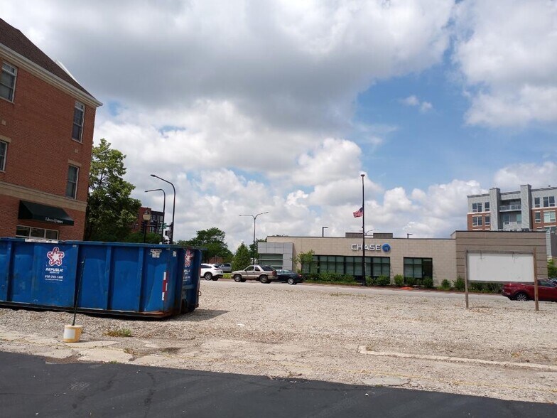 More Photos Of 105 S Main St, Mount Prospect Land For Lease