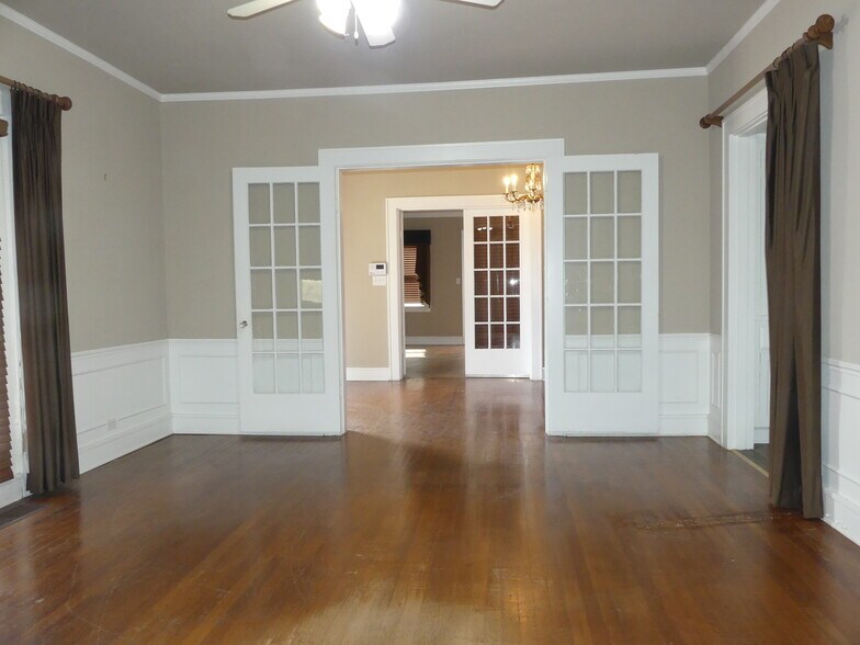 More Photos Of 304 S Trinity St, Decatur Office Residential For Lease