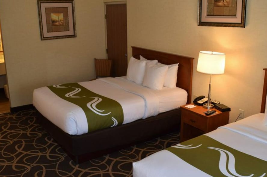 More Photos Of 240 Rainbow Blvd, Niagara Falls Hospitality For Sale