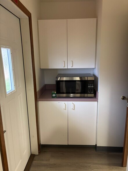 More Photos Of 1026 Hilton Parma Rd, Hilton Office For Lease