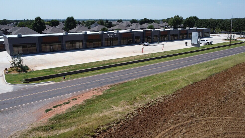 More Photos Of 550 NE 24th St, Newcastle General Retail For Lease