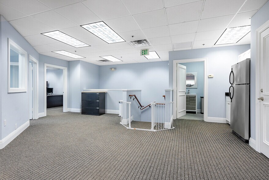 More Photos Of 1200 S Rogers Cir, Boca Raton Warehouse For Lease