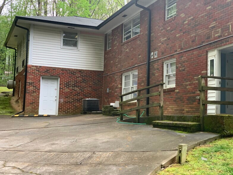 More Photos Of 2228 Scenic Dr, Snellville Office Residential For Sale