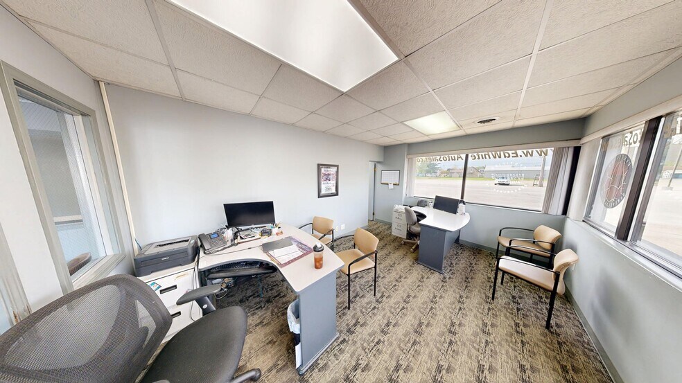 More Photos Of 1105 N McKinley Ave, Rensselaer Auto Dealership For Sale