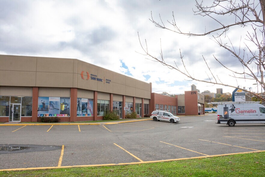 More Photos Of 275 Saint-Sacrement, Québec Freestanding For Lease