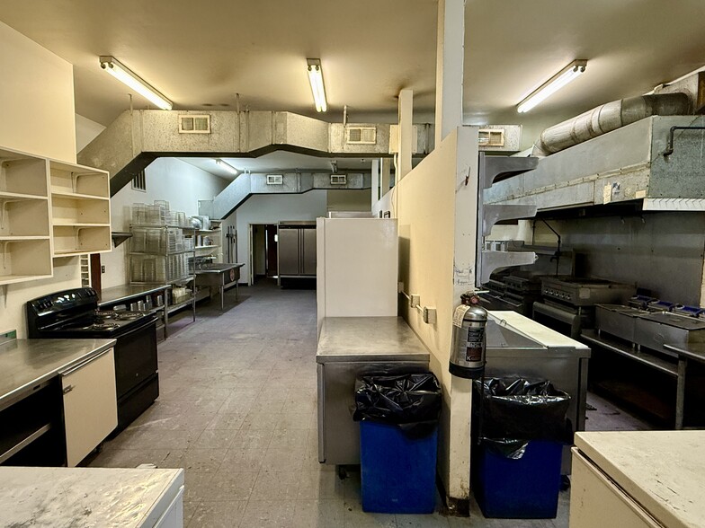 More Photos Of 33 N Washington St, Berkeley Springs Restaurant For Sale