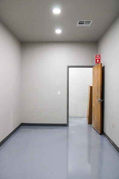 More Photos Of 4121 S 72nd Ave, Tulsa Service For Sale