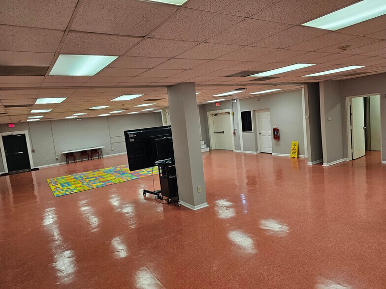 More Photos Of 222 S 66th St, Houston Daycare Center For Lease