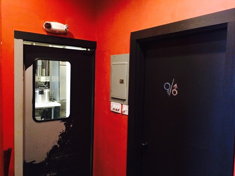 More Photos Of 23-25 N Pleasant St, Amherst Storefront Retail Office For Lease