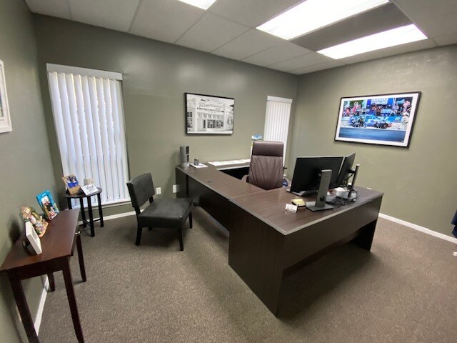 More Photos Of 5818 Balcones Dr, Austin Loft Creative Space For Sale