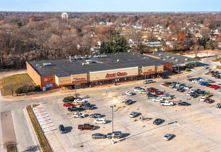 More Photos Of 1312 John Deere Expy, Silvis Unknown For Lease